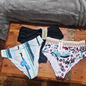 NWT Bundle Of Bikini Bottoms Size Large